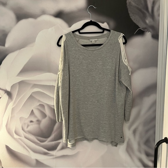 American Eagle top with cut out sleeves size large - Picture 1 of 3